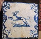 17th eeuwse Delftse blauwe tegel hond, Antiek en Kunst, Antiek | Wandborden en Tegels, Ophalen of Verzenden