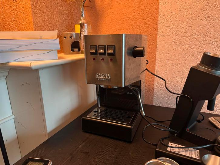 Gaggia Classic Pro Espresso Machine + IMS Basket & Upgrades, Witgoed en Apparatuur, Koffiezetapparaten, Gebruikt, Gemalen koffie