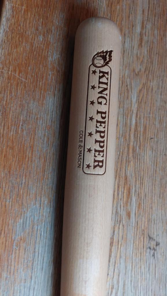 Honkbal knuppel pepermolen King Pepper, Huis en Inrichting, Keuken | Keukenbenodigdheden, Zo goed als nieuw, Ophalen of Verzenden