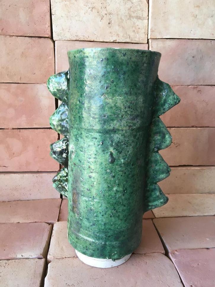 GEGLACÉERD AARDEWERK UIT TAMEGROUTE, Huis en Inrichting, Woonaccessoires | Vazen, Nieuw, Groen, Minder dan 50 cm, Overige materialen