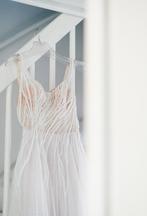 Trouwjurk Caroline van het merk Love By Enzoani, Kleding | Dames, Trouwkleding en Trouwaccessoires, Ophalen, Zo goed als nieuw