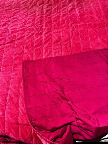 Prachtig fuchsia roze quilt sprei 260x175cm beschikbaar voor biedingen