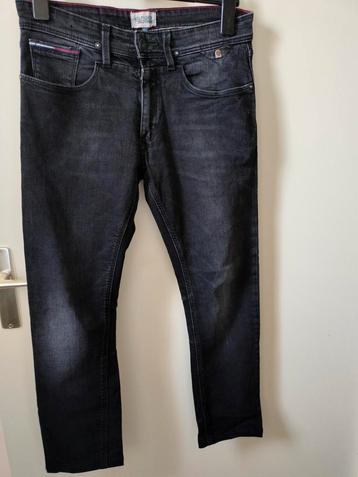 Tommy Hilfiger spijkerbroek maat 28/32 beschikbaar voor biedingen