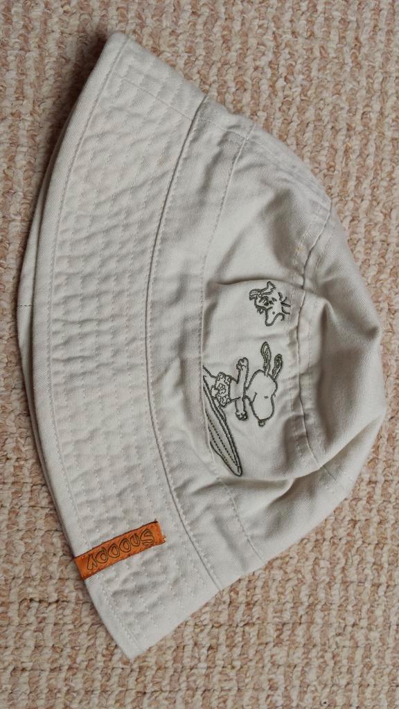 Zonnehoedje Snoopy - mt. 68 - H&M, Kinderen en Baby's, Babykleding | Petten en Hoeden, Nieuw, Jongetje, Maat 68, Hoed, Ophalen of Verzenden