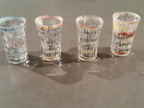 4 shot glasses Born to Shop, Huis en Inrichting, Keuken | Servies, Nieuw, Glas of Glazen, Overige stijlen, Glas, Ophalen of Verzenden