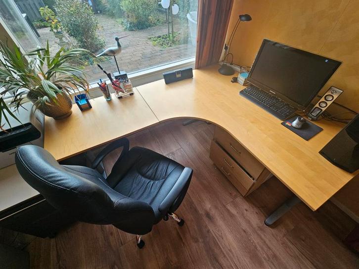 ikea galant bureau 1.602, Huis en Inrichting, Bureaus, Gebruikt, Bureau, In hoogte verstelbaar, Ophalen