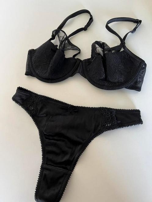 BH zwart nieuw Hunkemöller private collection (75D) + string, Kleding | Dames, Ondergoed en Lingerie, Setje, Zwart, Ophalen of Verzenden