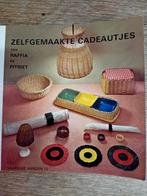 Zelfgemaakt cadeautjes van raffia en pitriet., Ophalen of Verzenden, Zo goed als nieuw