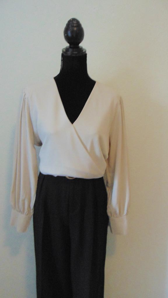 Rinascimento Beige blouse maat L, Kleding | Dames, Blouses en Tunieken, Zo goed als nieuw, Maat 42/44 (L), Beige, Ophalen of Verzenden