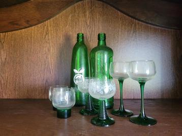 Groen glaswerk (2 flessen 6 verschillende prachtige glazen) beschikbaar voor biedingen