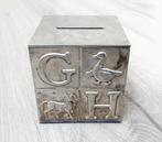 kubus spaarpot met letters en dierenfiguurtjes, Verzamelen, Spaarpotten, Ophalen of Verzenden, Gebruikt, Metaal of Blik