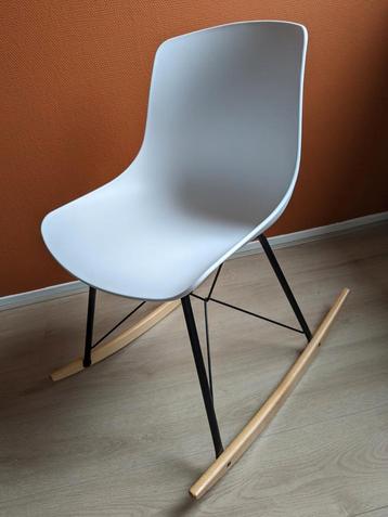 Nette, compacte schommelstoel 