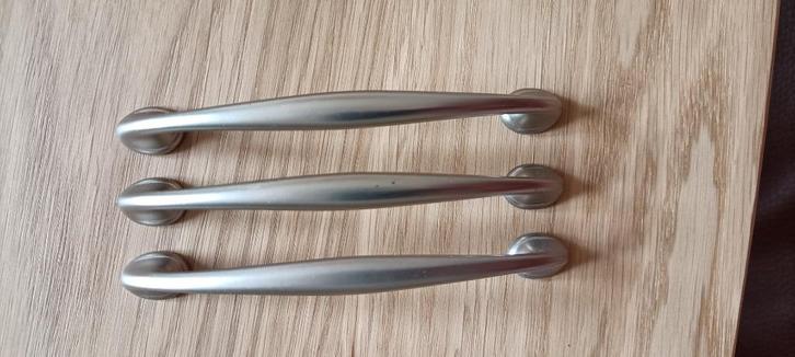 16 kastgreepjes hartafstand 9,6 inclusief schroeven, Doe-het-zelf en Verbouw, Hang- en Sluitwerk, Zo goed als nieuw, Overige typen
