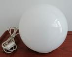 Ikea bol tafellamp wit glas op kunststof voet € 17,50, Ophalen of Verzenden, Gebruikt, Glas, Minder dan 50 cm