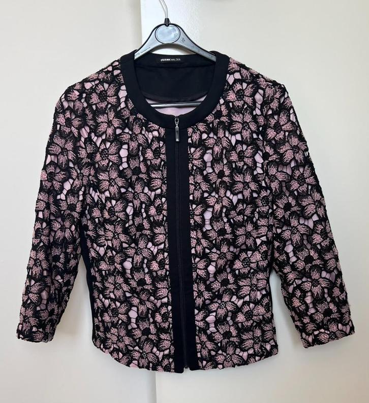 Jasje met zwart/roze kant, Kleding | Dames, Jasjes, Kostuums en Pakken, Zo goed als nieuw, Jasje, Maat 38/40 (M), Zwart, Ophalen of Verzenden