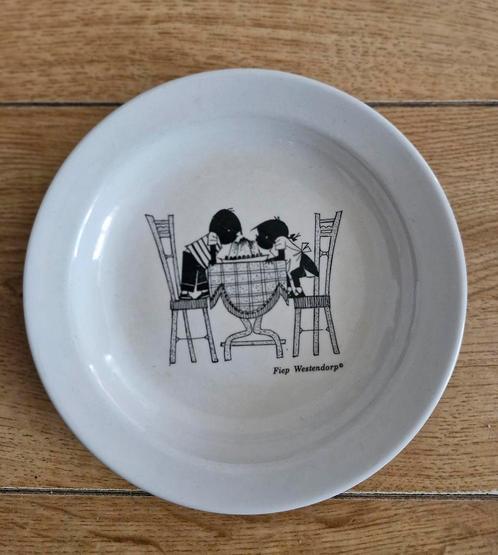 Plastic Bord Jip en Janneke, Huis en Inrichting, Keuken | Servies, Zo goed als nieuw, Bord(en), Overige stijlen, Overige materialen