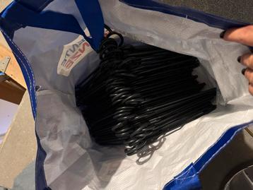 Zwarte Kledinghaken - 39 stuks beschikbaar voor biedingen