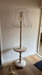 brocante lamp met tafeltje, Huis en Inrichting, Lampen | Vloerlampen, Ophalen of Verzenden, Gebruikt, 150 tot 200 cm