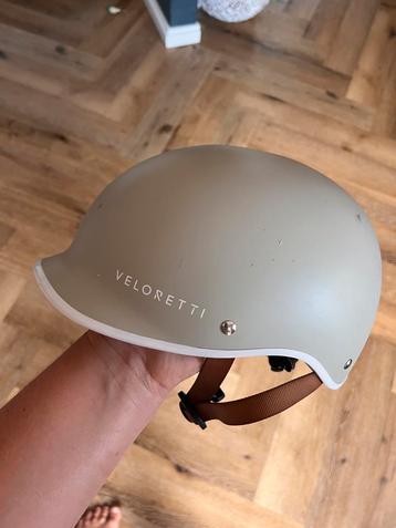 Veloretti kinderhelm beige beschikbaar voor biedingen