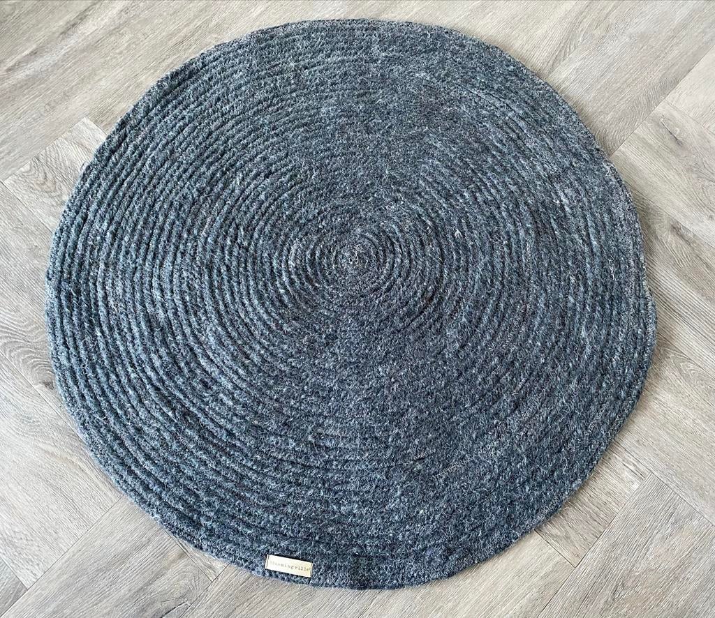 bloomingville vloerkleed rond 82 cm 100% wol grijs, Huis en Inrichting, Stoffering | Tapijten en Kleden, 50 tot 100 cm, Rond, Grijs