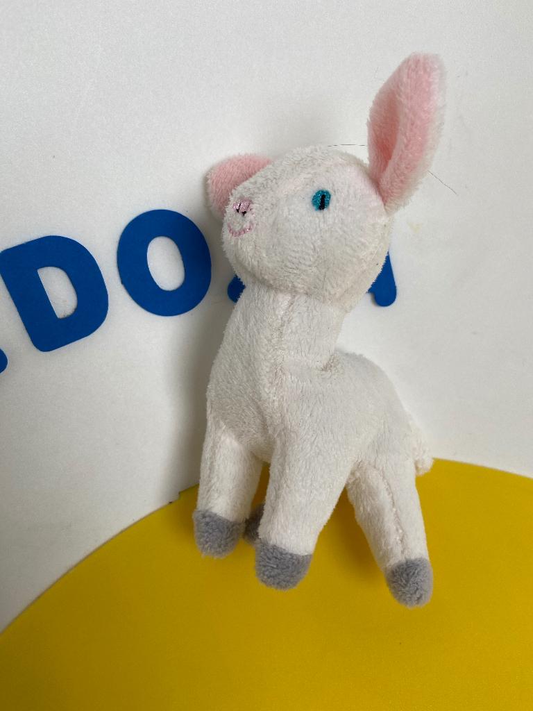 4832 vingerpopje wij hebben er een geitje bij, Kinderen en Baby's, Speelgoed | Knuffels en Pluche, Ophalen of Verzenden, Gebruikt