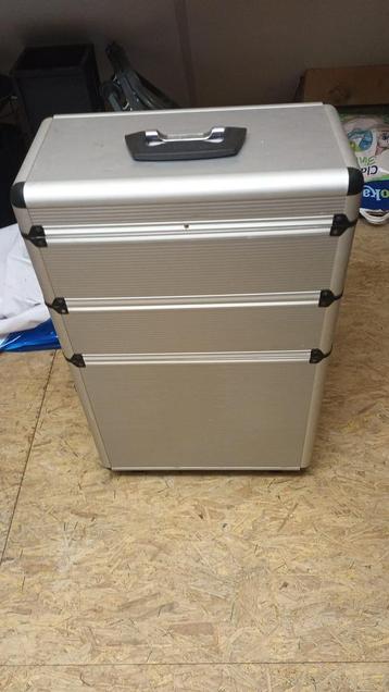 Sibel koffer aluminium met 3 opbergniveaus 65x43x22cm beschikbaar voor biedingen