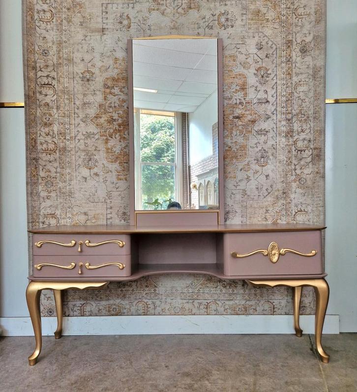 Roze en goud kaptafel/ unieke make up tafel, Sieraden, Tassen en Uiterlijk, Uiterlijk | Cosmetica en Make-up, Ophalen