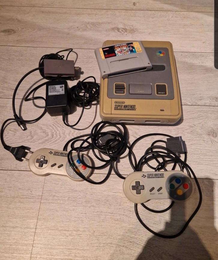 SNES Super Nintendo - Defect, Spelcomputers en Games, Spelcomputers | Nintendo Super NES, Niet werkend, Met 2 controllers, Met games