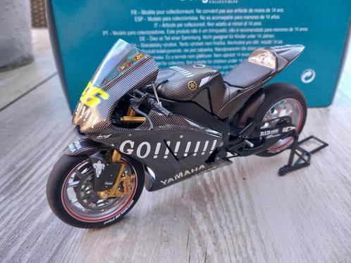 Yamaha YZR M1 #46 V. Rossi Philip Island Test 2004, Hobby en Vrije tijd, Modelauto's | 1:5 tot 1:12, Zo goed als nieuw, Motor