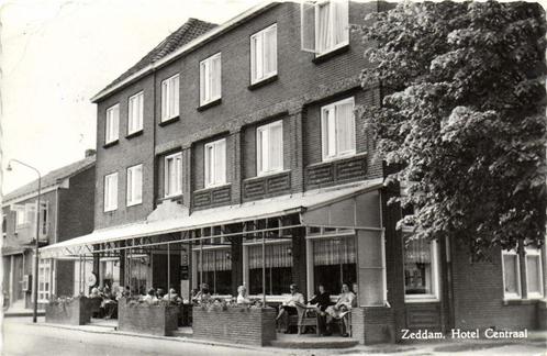 Zeddam, Hotel Centraal - 1967 gelopen, Verzamelen, Ansichtkaarten | Nederland, Gelopen, Overijssel, 1960 tot 1980, Ophalen of Verzenden