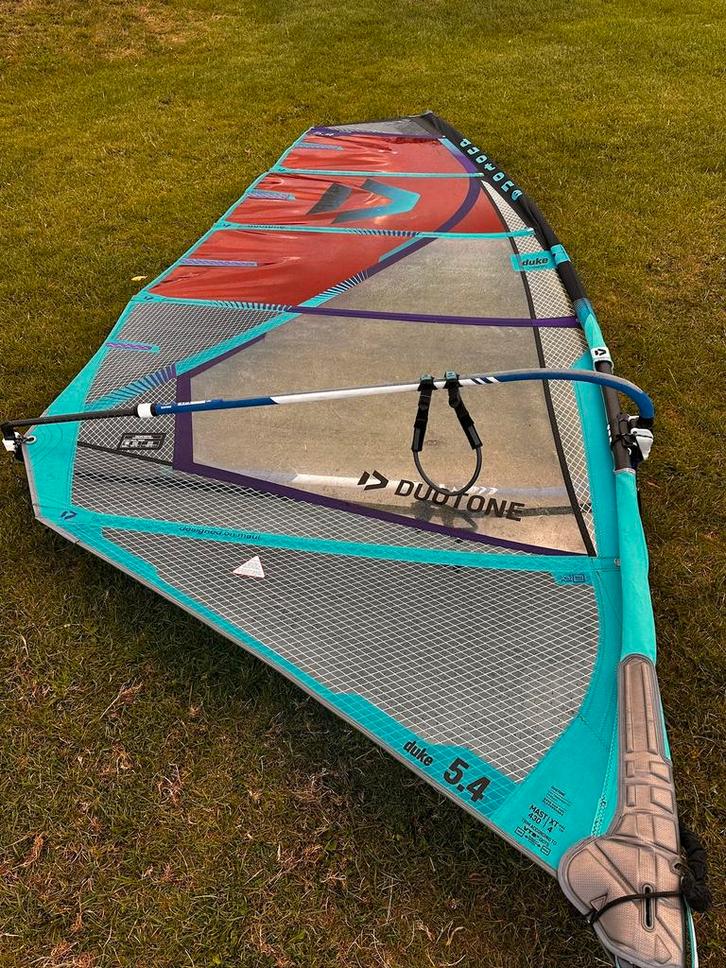 Duotone Duke 5.4 en 4.2 2024 zgan, Watersport en Boten, Windsurfen, Zo goed als nieuw, Zeil, Minder dan 5 m², Ophalen