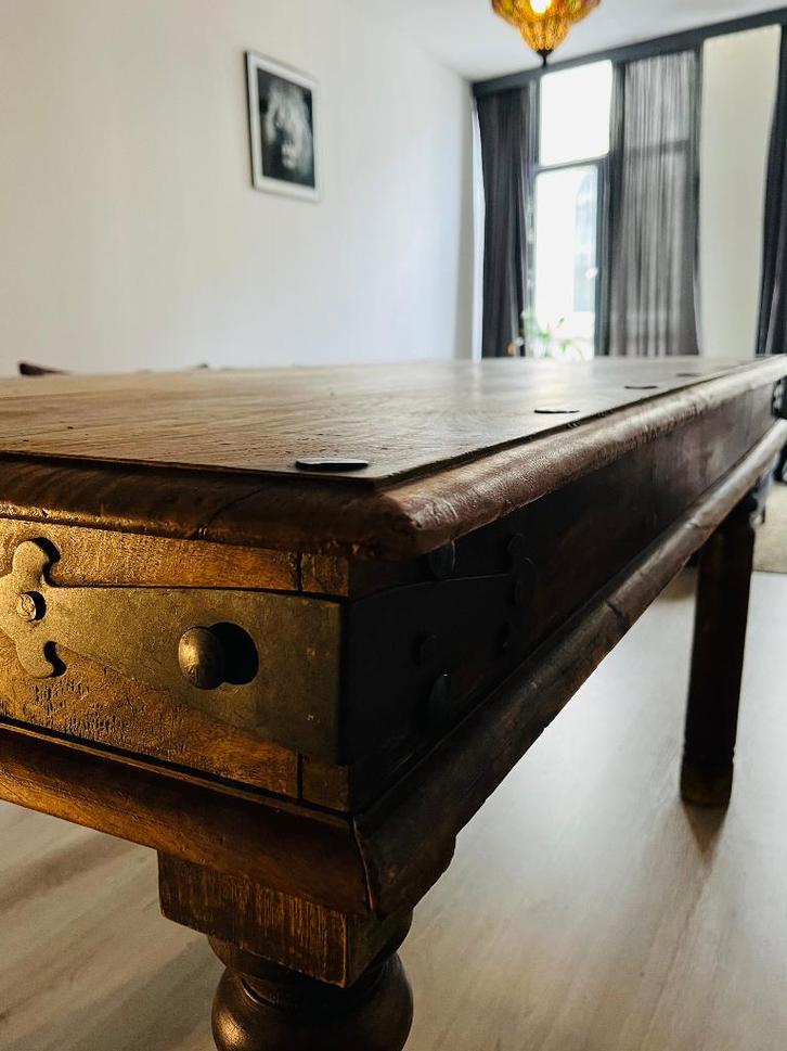 Robuuste massief houten tafel – klassiek & stevig, Huis en Inrichting, Tafels | Eettafels, Gebruikt, 50 tot 100 cm, 150 tot 200 cm