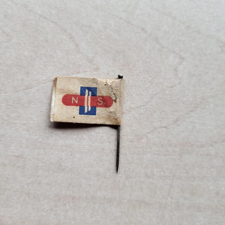 NS Nederlandse Spoorwegen TBC collecte speldje, Verzamelen, Speldjes, Pins en Buttons, Gebruikt, Speldje of Pin, Overige onderwerpen