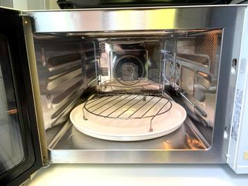 Combimagnetron Sharp vrijstaand. Wit Buitenkansje R-940(W) beschikbaar voor biedingen