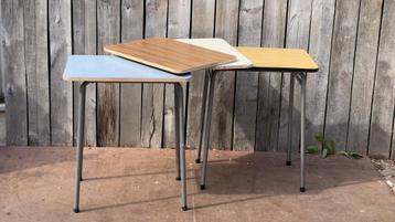 Vintage FORMICA tafels |opgefrist in ons atelier | 30 stuks  beschikbaar voor biedingen