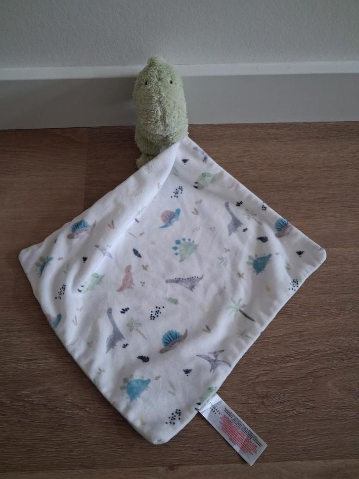 Knuffeldoekje Primark baby doekje dino groen L779, Kinderen en Baby's, Babykleding | Mutsen, Sjaals en Wanten, Zo goed als nieuw