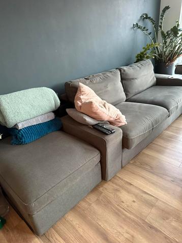 Nog prima vrijwel nieuwe bank ruime 2 zits met poef