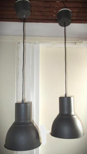 Lamp~Ikea Hanglamp Hektar~2x~ca 22 cm breed en 30 cm hoog beschikbaar voor biedingen