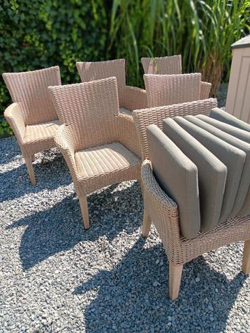 6 roomwitte wicker tuinstoelen incl kussens  beschikbaar voor biedingen