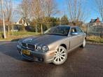 Jaguar XJ 4.2 V8 Vanden Plas LWB - Weinig KMs/Zeer Mooi, Auto's, Automaat, Achterwielaandrijving, 1795 kg, 298 pk