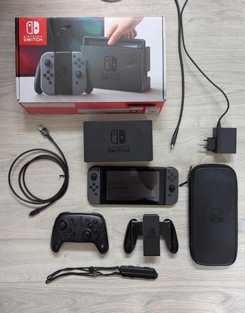 Nintendo Switch + Pro Controller + hoes + game beschikbaar voor biedingen