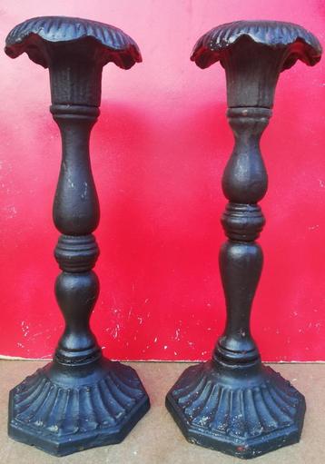 Kandelaar. Gietijzer. 2 st. Robuust/stoer. 30 cm.  beschikbaar voor biedingen
