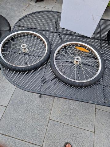 Wielen Set van 2 beschikbaar voor biedingen