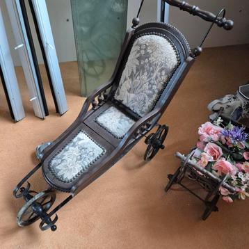 Antieke Houten Poppenwagen beschikbaar voor biedingen