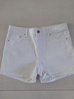 Wit kort broekje van Stradivarius in maat 38 / M, Maat 38/40 (M), Kort, Wit, Ophalen of Verzenden