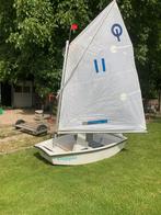 Vaarklare optimist met strand/fietskar, Watersport en Boten, Zeilen en Zeiltoebehoren, Gebruikt, Minder dan 15 m², Overige typen