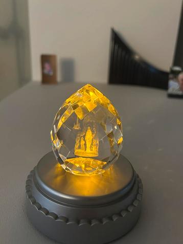 Licht kristallen Lourdes grotje. beschikbaar voor biedingen