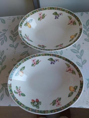 2 Porseleinen Serveerschalen "Arcadia" van Johnson Brothers beschikbaar voor biedingen