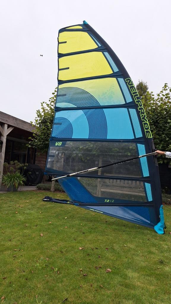 Neilpryde V8 7.2 freerace  V8 Neil Pryde mast65% 460 en giek, Watersport en Boten, Windsurfen, Gebruikt, Zeil, 7 m² of meer, Ophalen