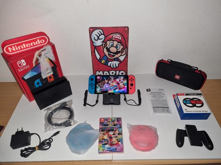 NINTENDO SWITCH OLED (2024) MARIO KART BUNDEL, Spelcomputers en Games, Games | Nintendo Switch, Zo goed als nieuw, Racen en Vliegen